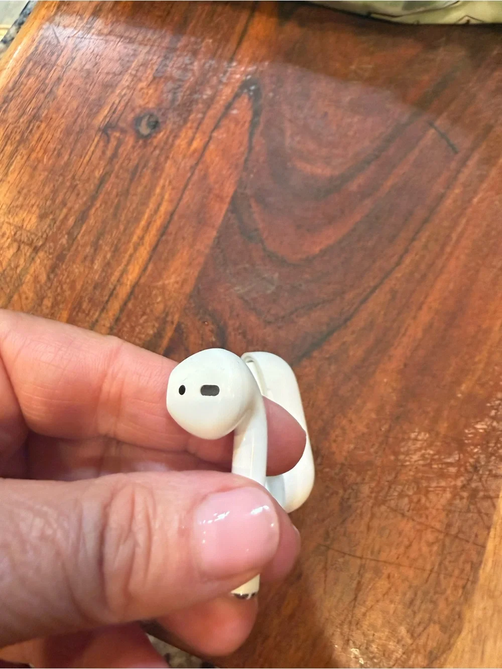 Apple White AirPods Case - Classic Gloss Finish. Barely used